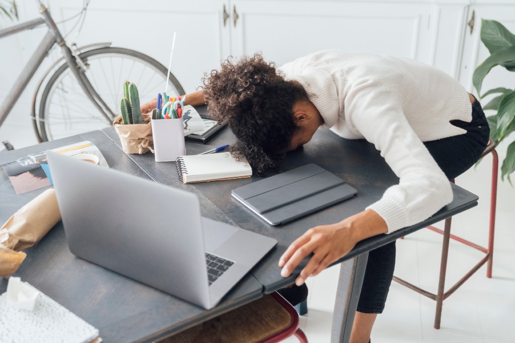 9 maneiras de se recuperar do burnout e amar seu trabalho novamente